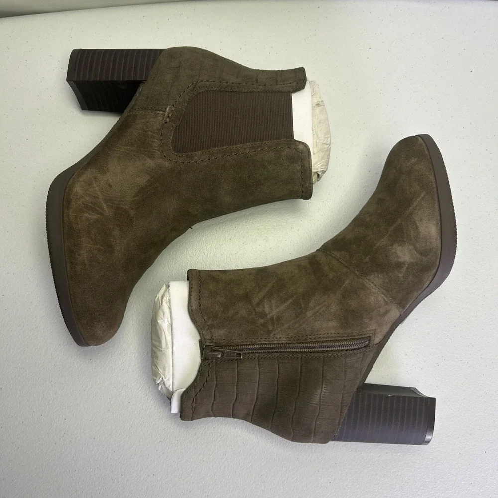 Clarks Collection Bayla Rose Women's Suede Ankle Boots Taupe/Olive Size 6.5 M